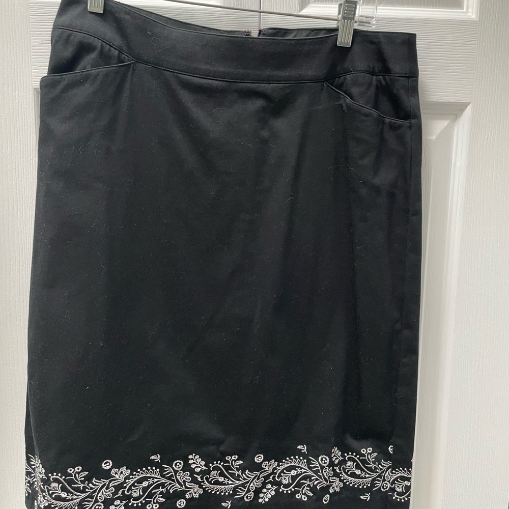 Elegant Vintage Black Embroidered Skirt